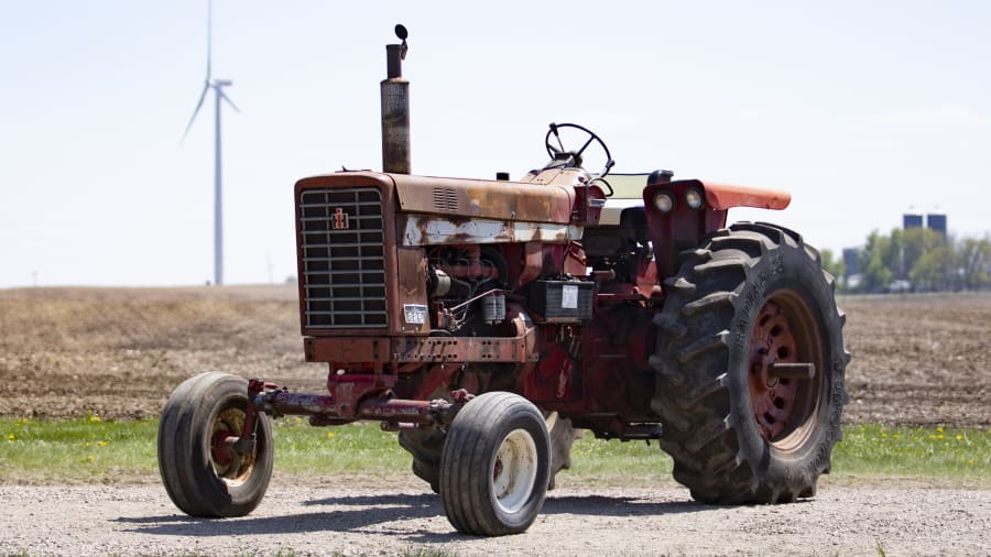 International Harvester Hydro 826 Gold Demonstrator for Sale at Auction