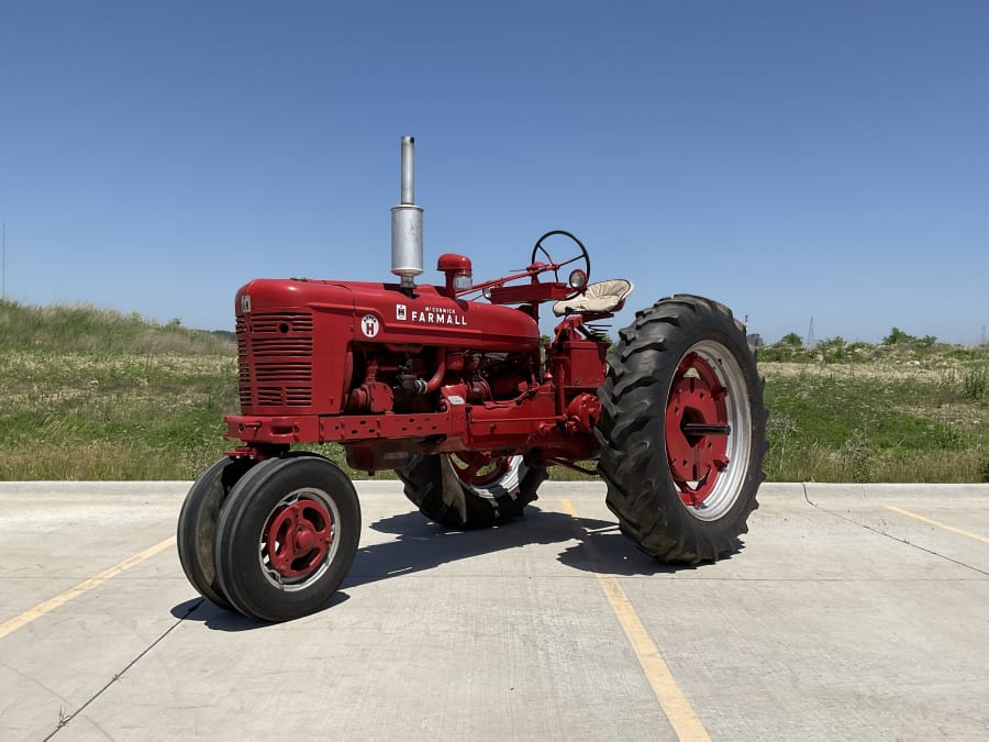 1954 Farmall Super H for sale at Gone Farmin' Fall Premier 2022 as T43