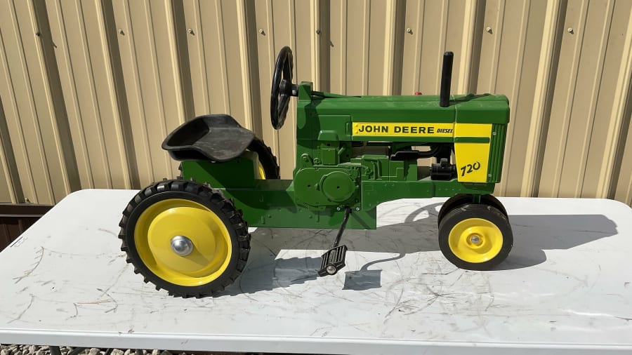 John deere 720 sales pedal tractor