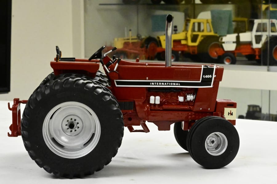 1:16 Scale International Black Stripe 1466 Custom Tractor at Schaaf ...