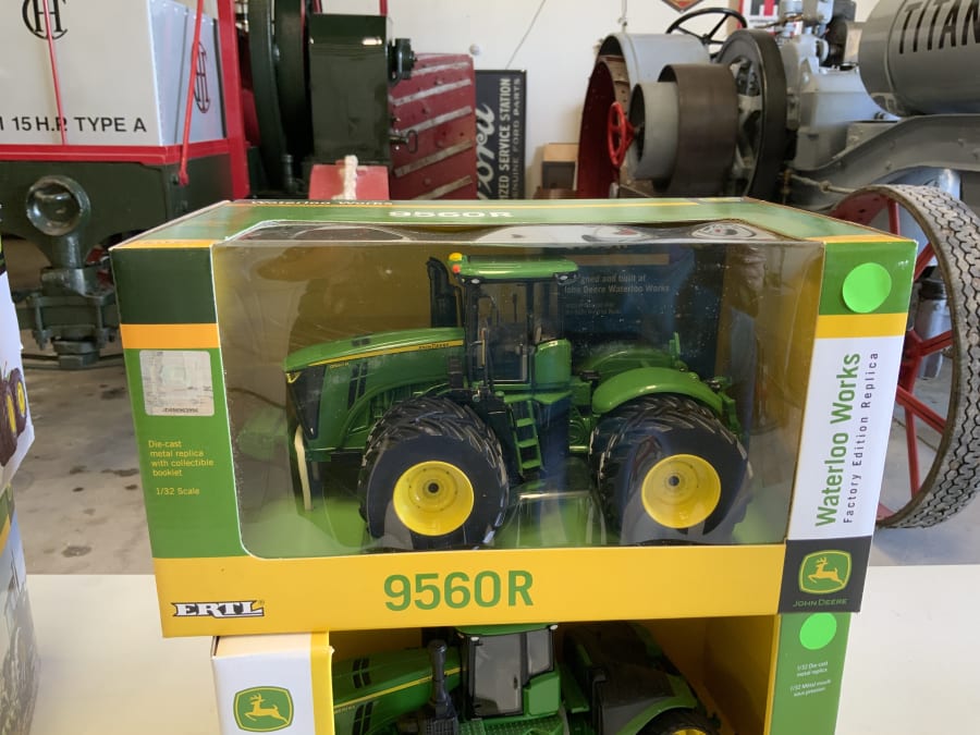 Wiking - John Deere 6120R - 1:32ème