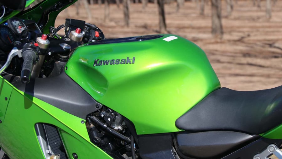 2000 Kawasaki Ninja ZX12R For Sale At Auction - Mecum Auctions