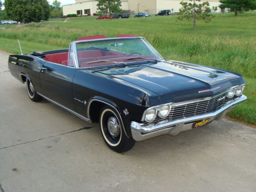 1965 Chevrolet Impala Convertible at Des Moines 2012 as F69 Mecum