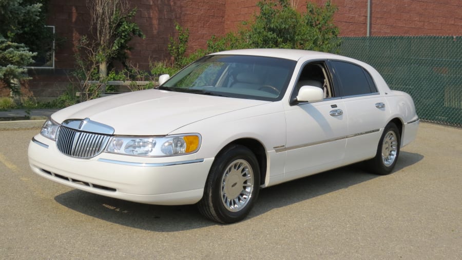 2000 Lincoln Town Car Cartier Edition for Sale at Auction Mecum Auctions
