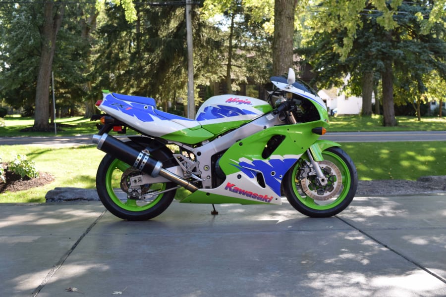 1994 Kawasaki ZX7 for Sale at Auction - Mecum Auctions
