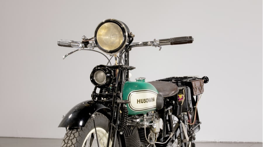 1928 Husqvarna Model 180 - YouTube