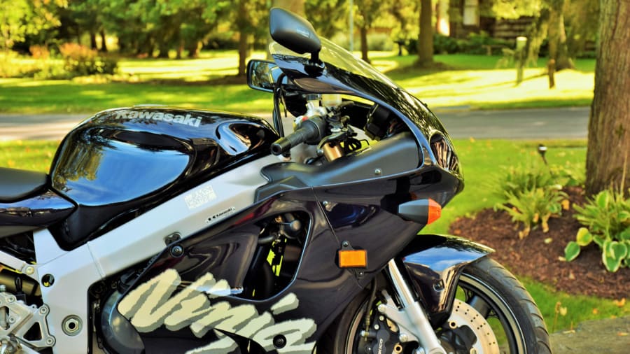 1998 Kawasaki Ninja ZX750 For Sale At Auction - Mecum Auctions