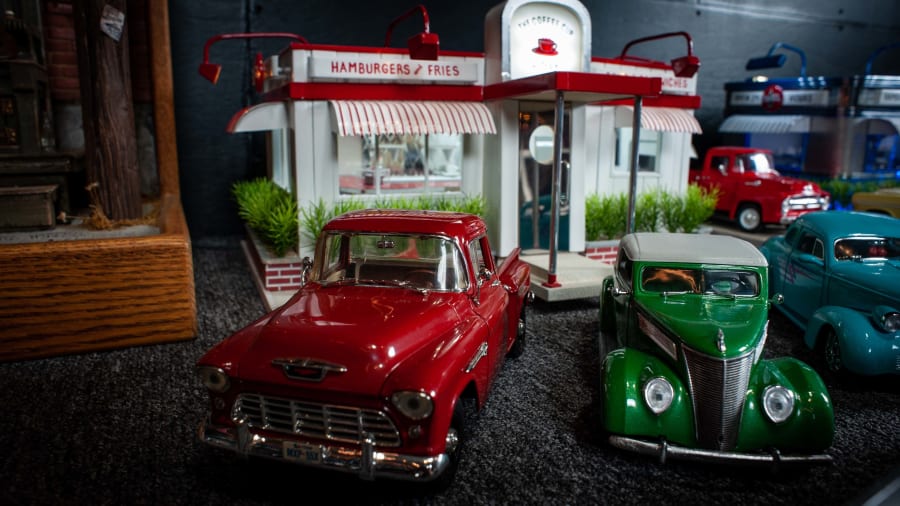 Coffee Cup Diner Light-Up Diorama For Sale At Auction - Mecum Auctions