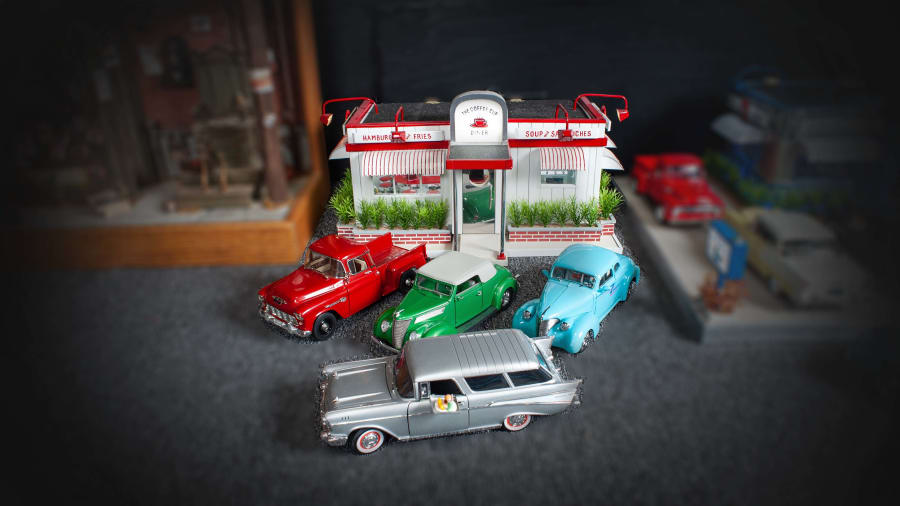 Coffee Cup Diner Light-Up Diorama For Sale At Auction - Mecum Auctions