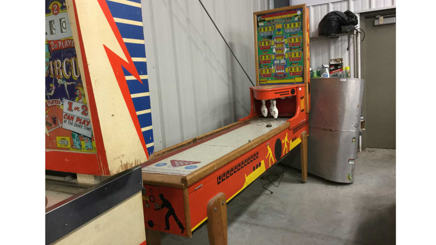 United Team Shuffle Bowling Game 161 X 24 X 110 for Sale at Auction