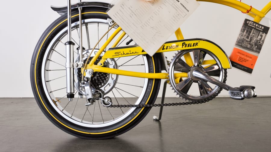 Schwinn Sting-Ray Lemon Peeler Bicycle 56x42x27 For Sale At