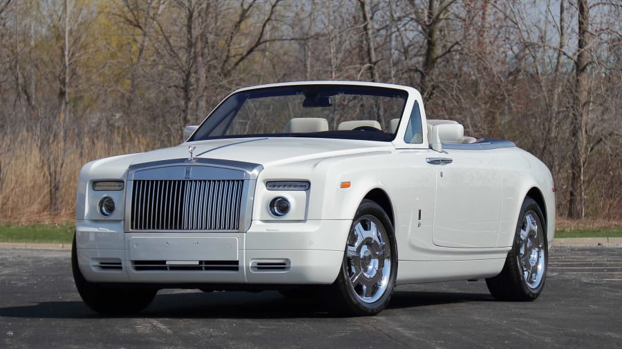 Rolls-Royce Phantom Drophead Coupe Monster Truck Looks Real