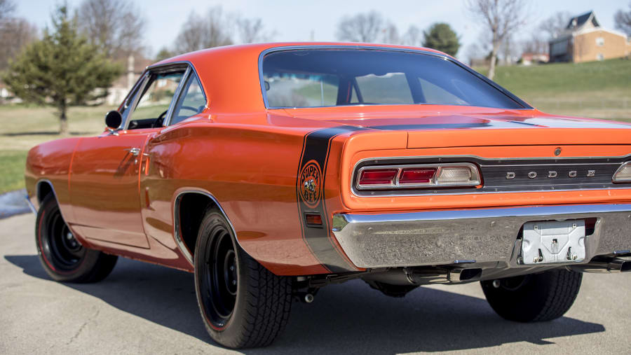 スーパービー　１９６９　ヘミ Black-on-Black HEMI<sup>®</sup> Bee | DodgeGarage