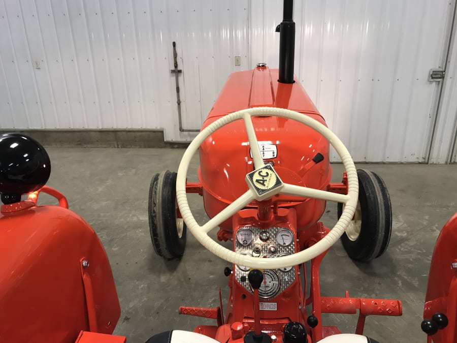 1965 Allis Chalmers D17 IV Tractor - $9,895