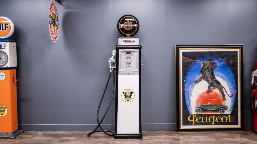 1930s-1940s Harley-Davidson Bennett Model 76 Gas Pump for Sale at ...