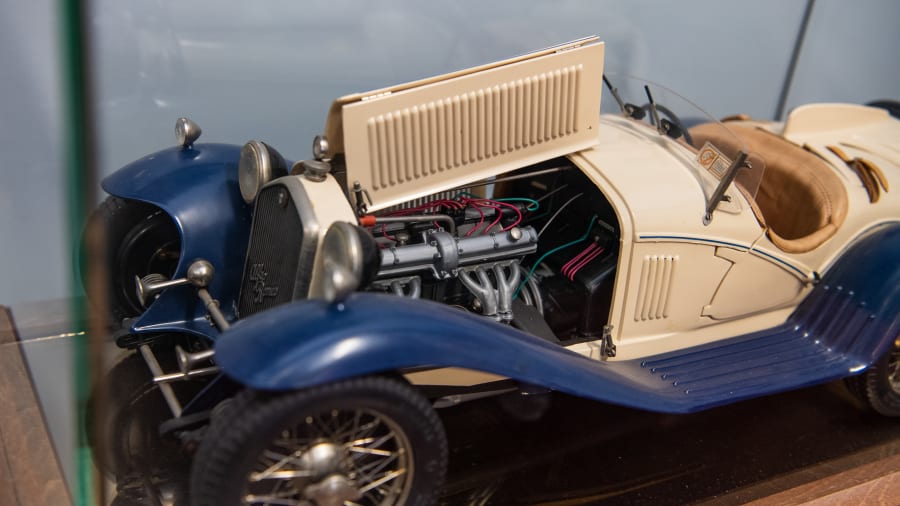 1932 Alfa Romeo Spider Touring Gran Sport 1:8 Scale Model For Sale