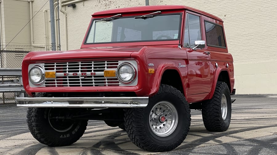 1971 Ford Bronco Sells for $150,000 // Mecum Indy 2022 