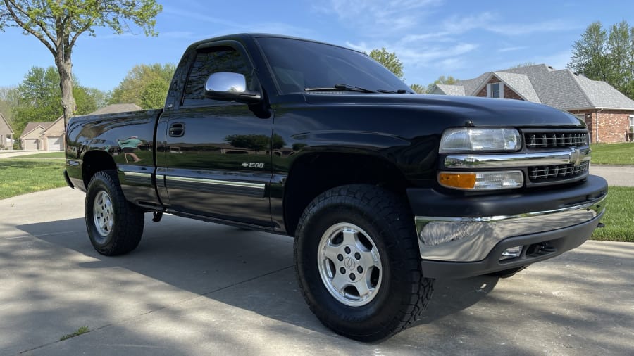 2001 Chevrolet Silverado Pickup for Sale at Auction Mecum Auctions