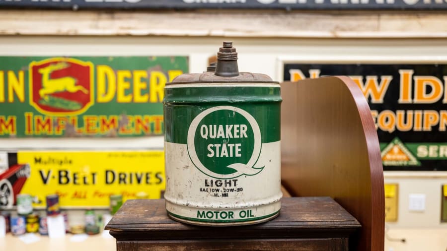 1950s1960s Quaker State Light Motor Oil Can at The World’s Largest