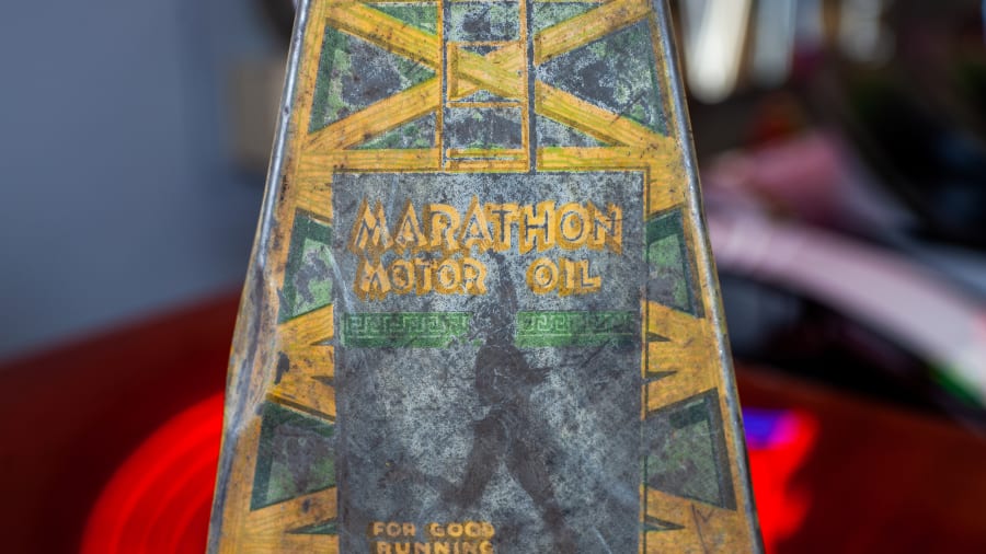 BOOTLEGGERSブートレガーズMARATHON MORTOR OILS M 1915-1920's “STYLE” MARATHON MOTOR OILS “DIE-CUT” PORCELAIN