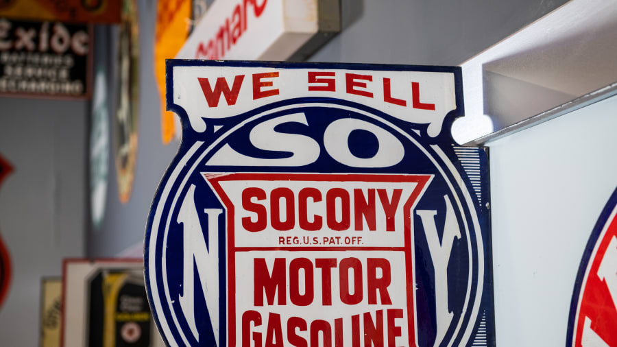 レトロ看板☆　SOCONY ソコニー　両面看板　 揮発油 　コレクション 1930s Socony Gasoline Porcelain Flange Sign For Sale At Auction