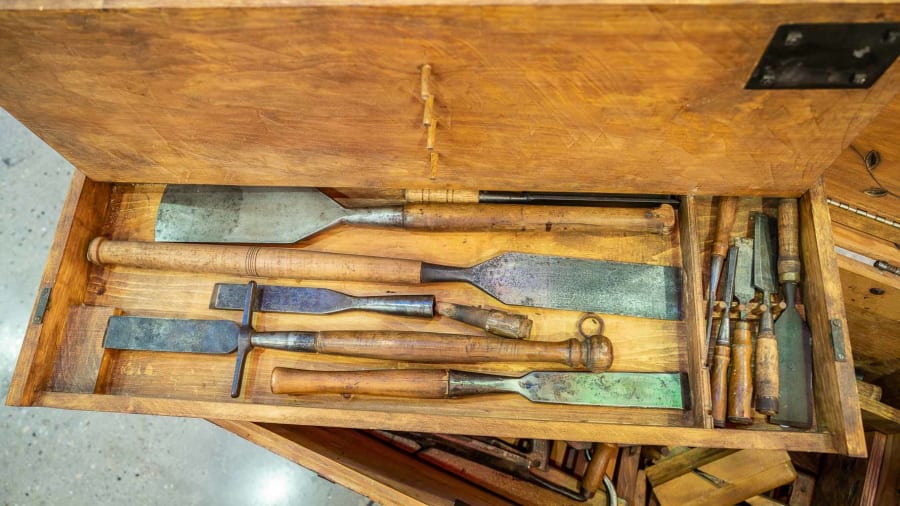 Sold at Auction: VINTAGE WOOD TOOL BOX & CARVING TOOLS