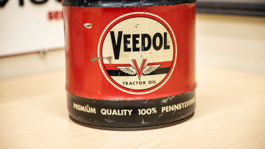 Veedol Tractor Oil 5-Gallon Oil Can For Sale At Auction - Mecum