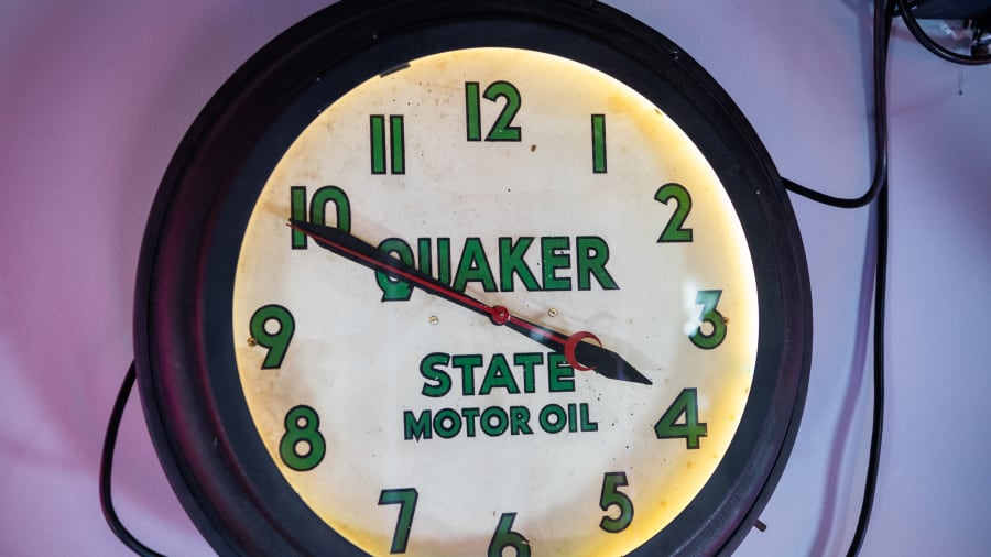 Quaker State Motor Oil Neon Clock at The World’s Largest Road Art