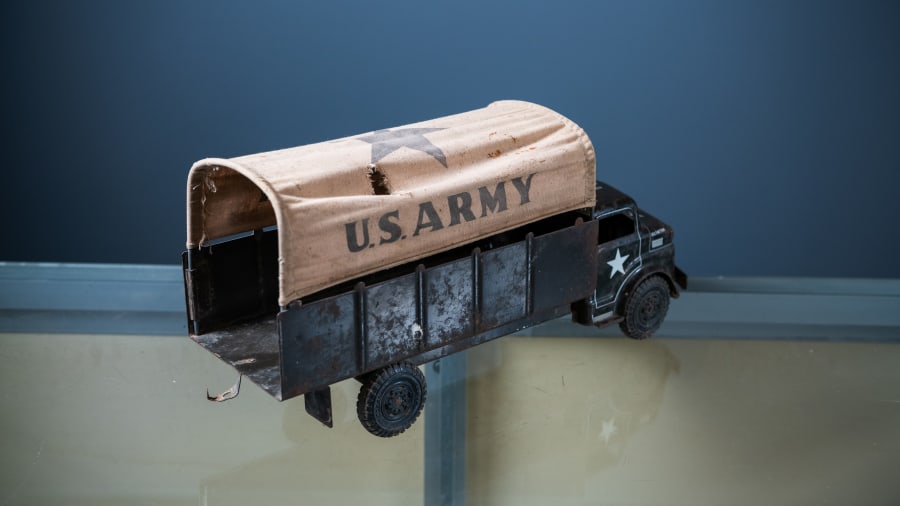 1950s Marx Lumar U.S. Army Transport Truck Tin Toy For Sale 1950s Marx Lumar U.S. Army Transport Truck Tin Toy For Sale
