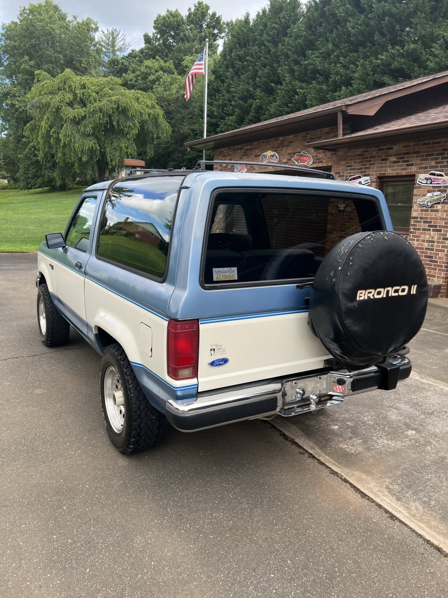 1990 Ford Bronco II XLT For Sale At Auction - Mecum Auctions, image size:900x1200