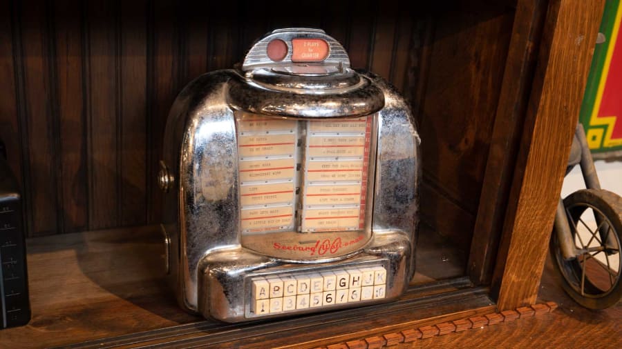 1950s Seeburg 100 Wall-O-Matic Tabletop Jukebox for Sale at Auction ...