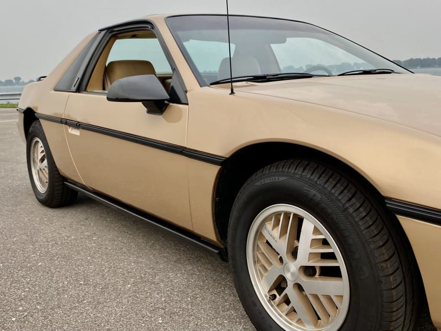 1986 Pontiac Fiero SE Champagne Gold. : r/fiero