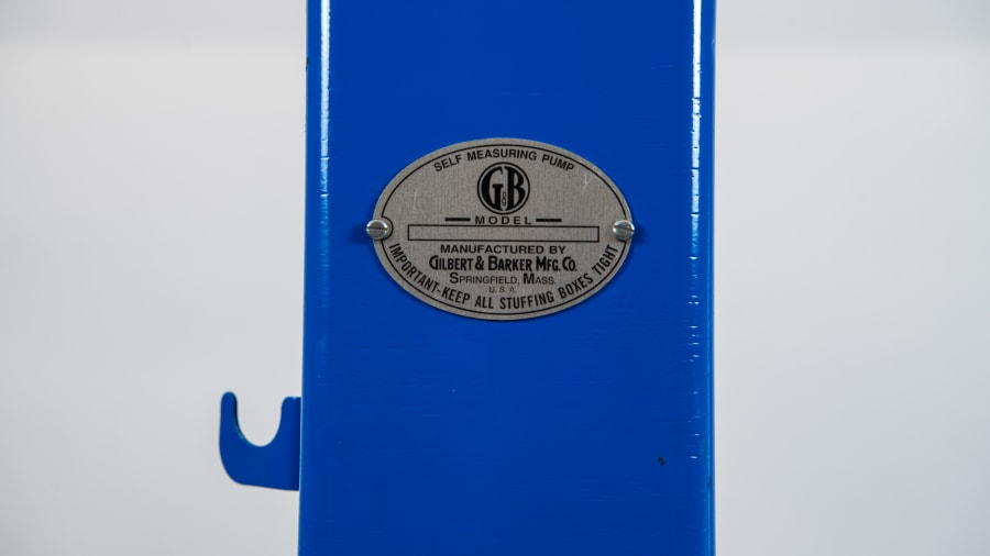 1924 Grizzly Gasoline Gilbert and Barker Model 67 Visible Gas Pump