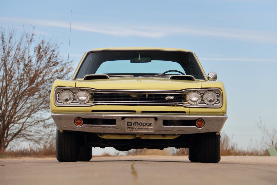 スーパービー　１９６９　ヘミ スーパービー 1969 ヘミ Black-on-Black HEMI<sup>®</sup> Bee