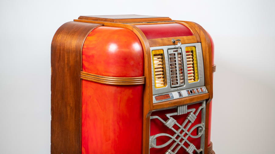 1940 Rock-Ola Master Luxury Lightup Series D Jukebox For