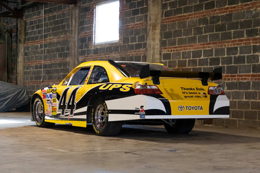 Toyota Camry da Nascar com 709 cv é colocado à venda nos EUA