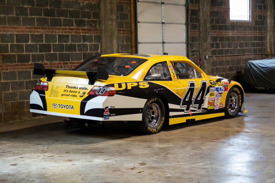 Toyota Camry da Nascar com 709 cv é colocado à venda nos EUA