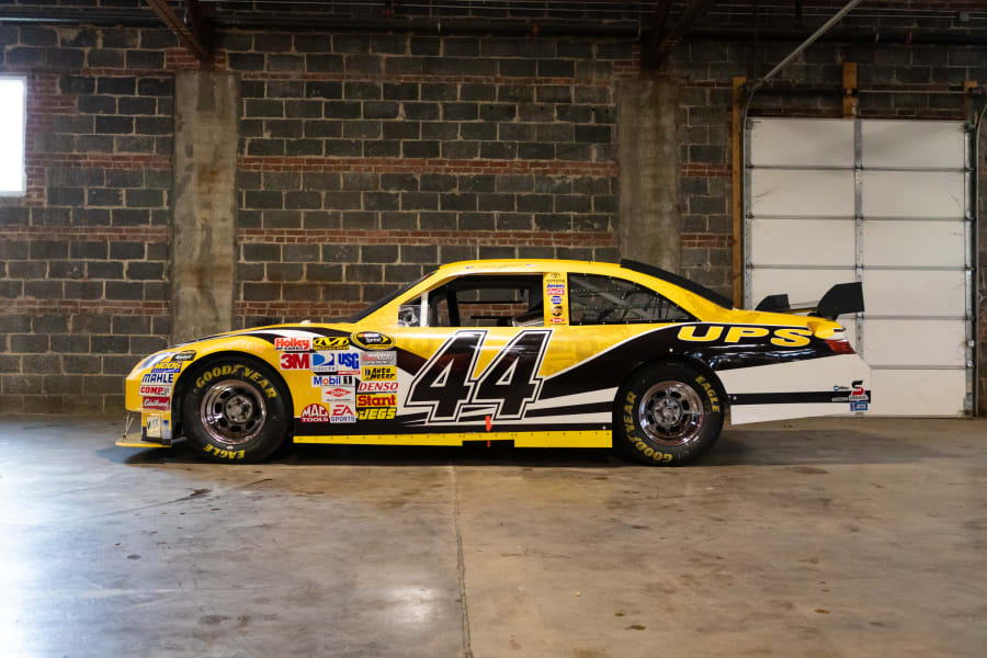 Toyota Camry da Nascar com 709 cv é colocado à venda nos EUA