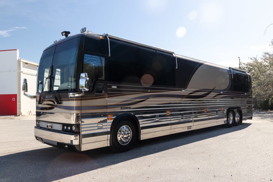 2001 Prevost Liberty XLII Lady Classic 30th Anniversary for Sale at ...