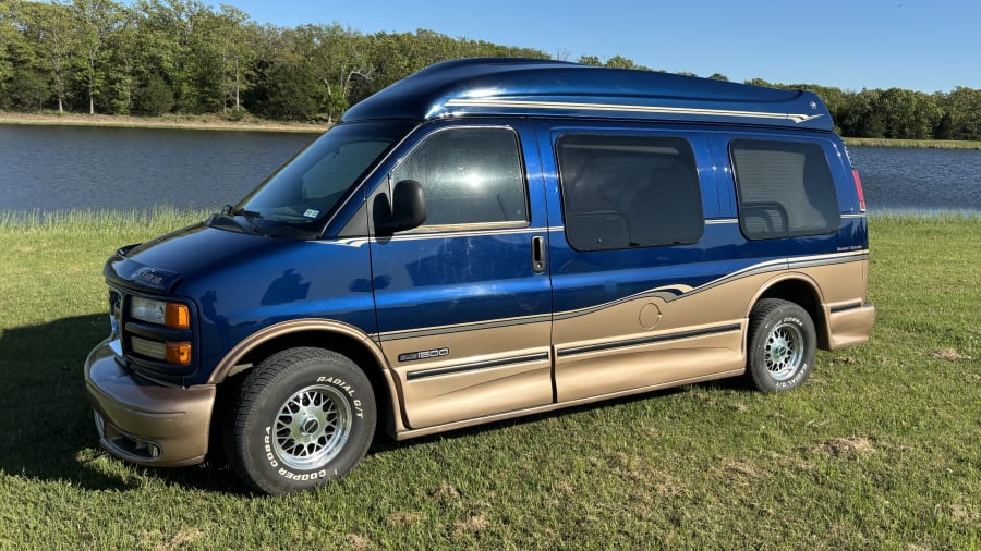 2000 GMC Savana Tiara International Motor Coach Conversion Van for Sale at Auction Mecum Auctions