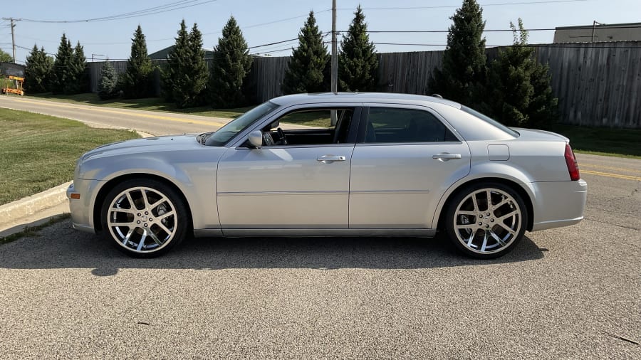 2006 Chrysler 300 SRT-8 Sedan For Sale At Auction - Mecum Auctions