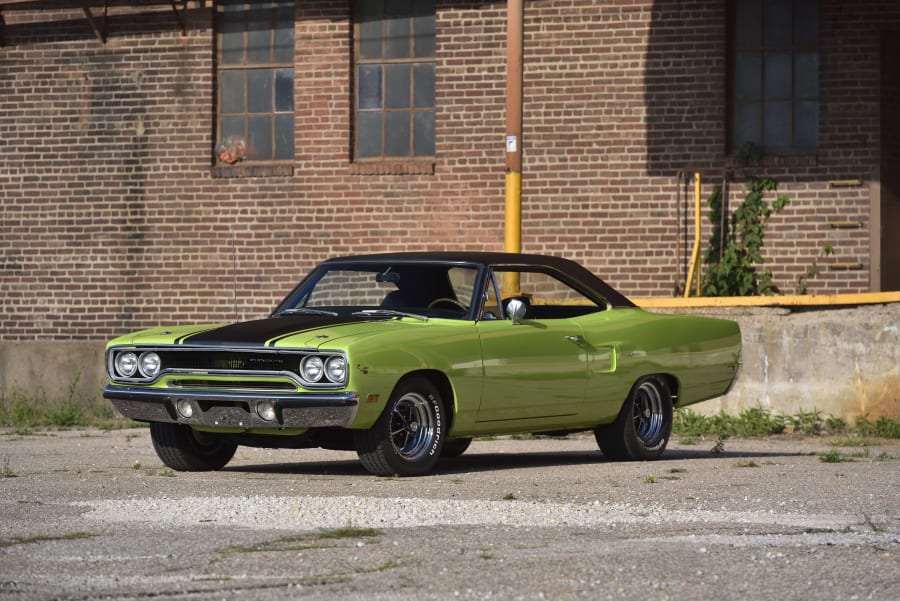 1/18 グリーンライト 1970 Plymouth Road Runner 1970 Plymouth Road Runner Base - YouTube