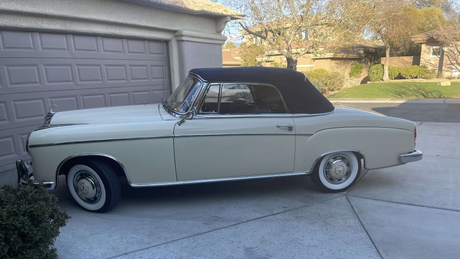 Mercedes-Benz 220 SE