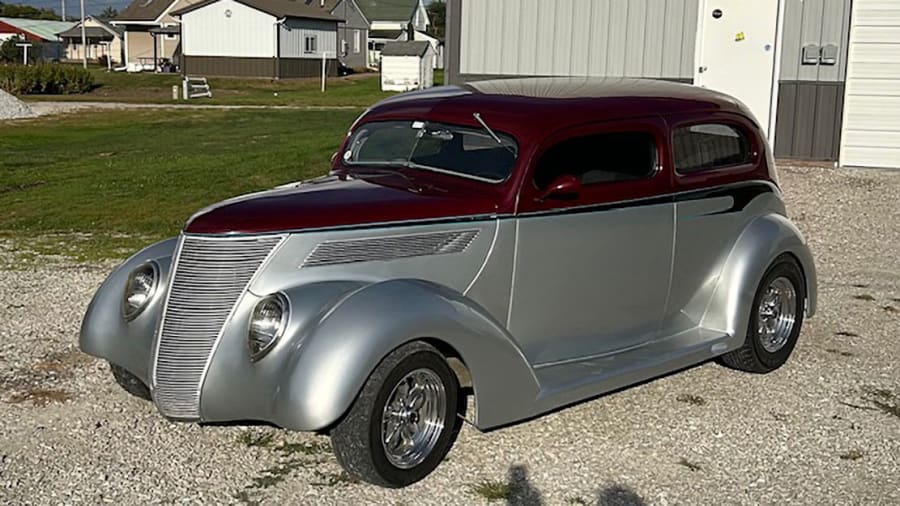 1937 Ford Tudor