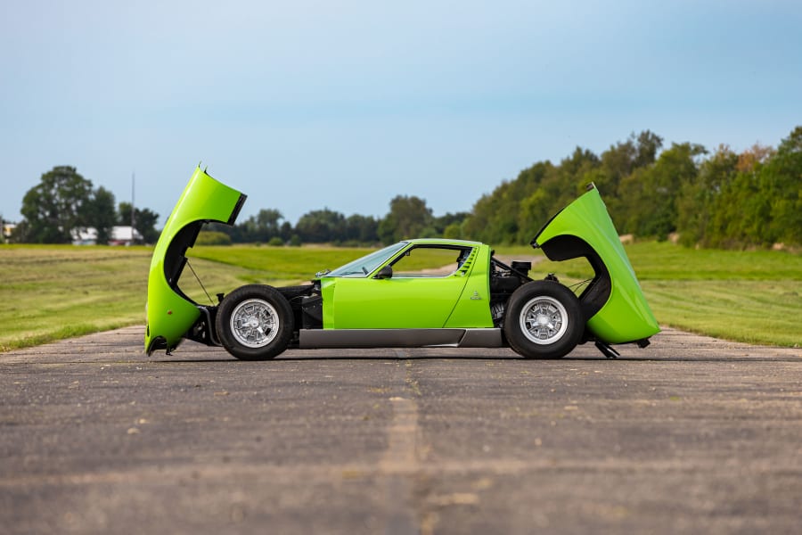 2010 Matchbox 1968 Lamborghini Miura P400S Yellow Die Cast