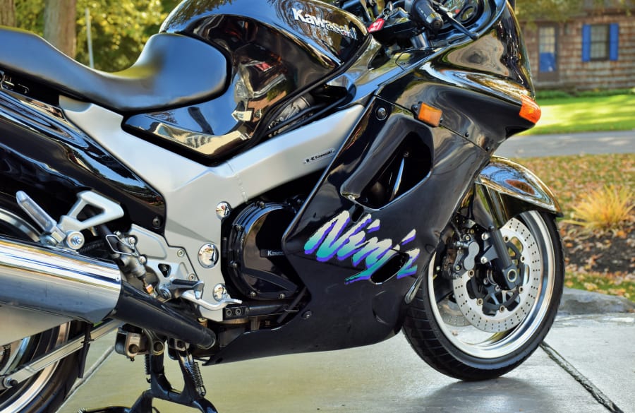 1994 Kawasaki Ninja ZX-11 For Sale At Auction - Mecum Auctions