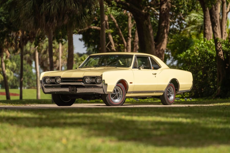 まっさー 1967 Oldsmobile Olds 442 W30 W-30 in Yellow & Ride on My Car