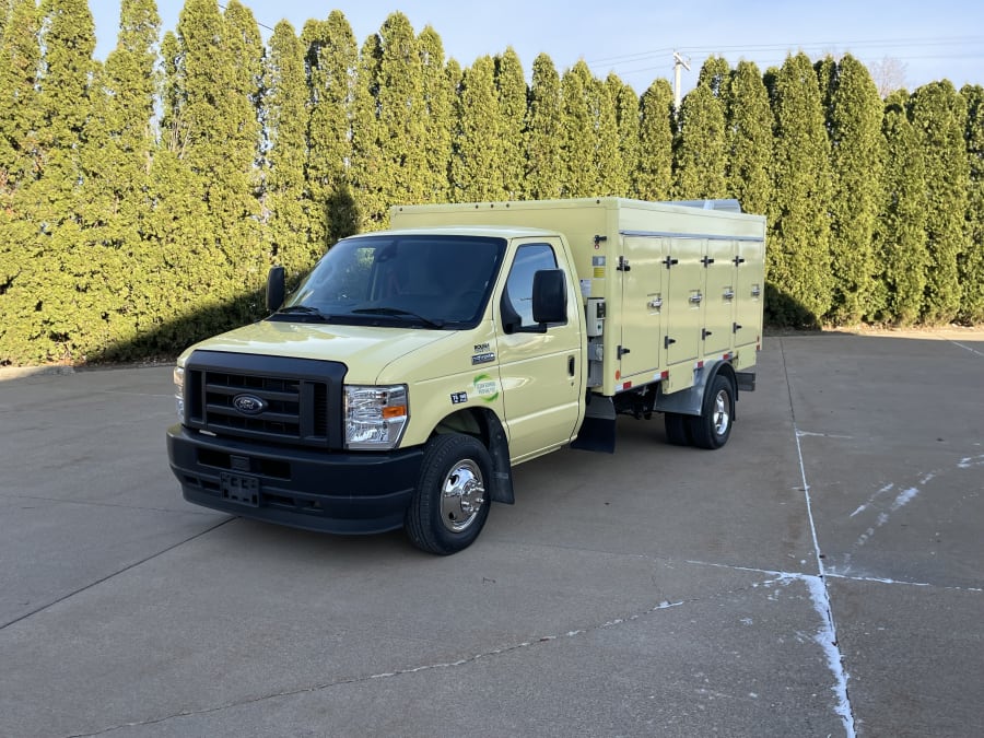 2022 Ford E450 Refrigerated