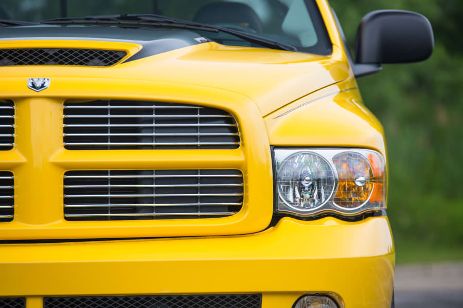 Dodge Ram SRT-10 Quad Cab Yellow Fever 2005 – Spark 1/43 – Très Bon état