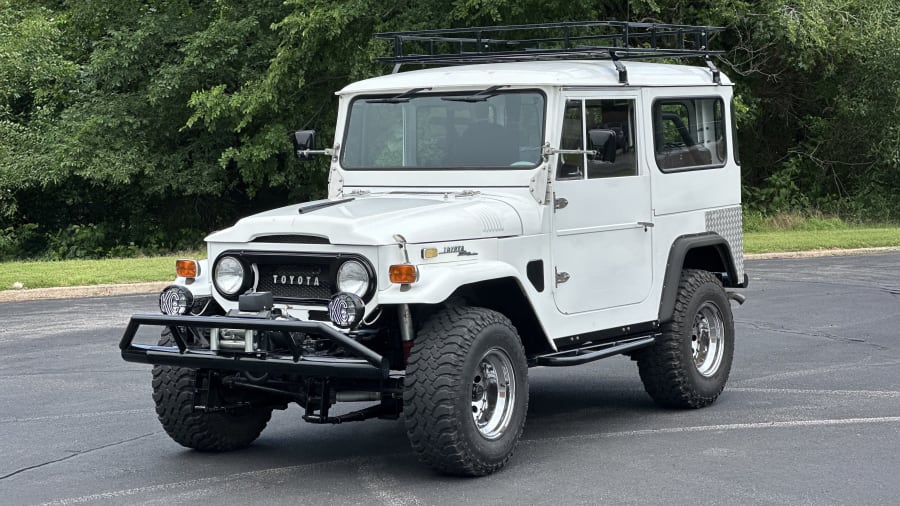 1970 Toyota FJ-40 Land Cruiser